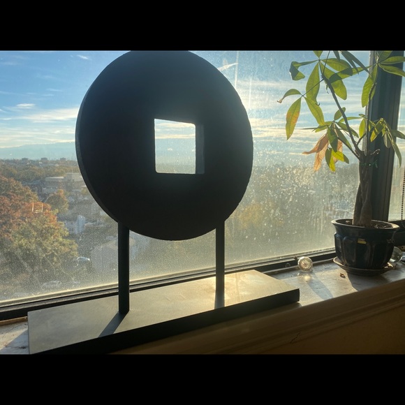 I Ching Coin in stand - Picture 4 of 5